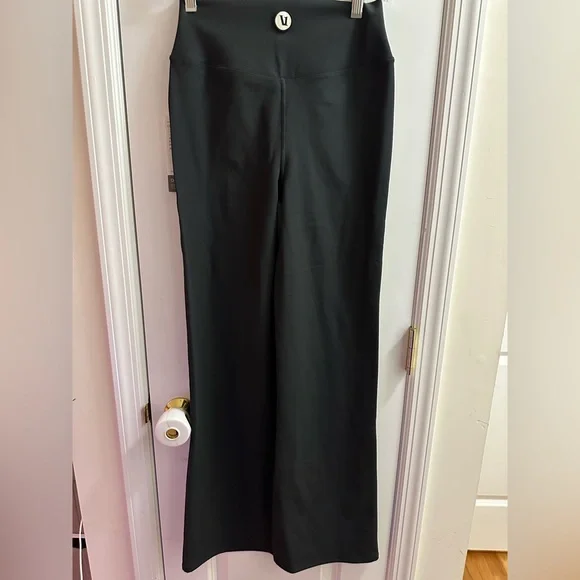 VUORI CHILLED OUT BOOTCUT LEGGINGS - Picture 2 of 3